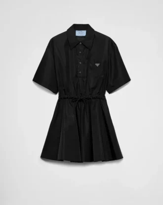 Šaty s krátkými rukávy z materiálu Re-Nylon Šaty s krátkými rukávy z materiálu Re-Nylon