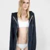 Bikiny s elastickým dresovým topem Bikiny s elastickým dresovým topem