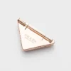 Brož Eternal Gold Small Triangle v růžovém zlatě Brož Eternal Gold Small Triangle v růžovém zlatě