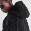 Bunda s kapucí z recyklovaného fleece