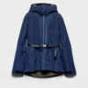 Bunda typu blouson z technického materiálu s kapucí Bunda typu blouson z technického materiálu s kapucí