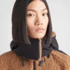 Bunda z dvojitého fleece a recyklované technické tkaniny Bunda z dvojitého fleece a recyklované technické tkaniny