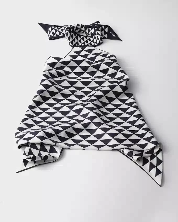 Halter top z potištěného hedvábného kepru Halter top z potištěného hedvábného kepru