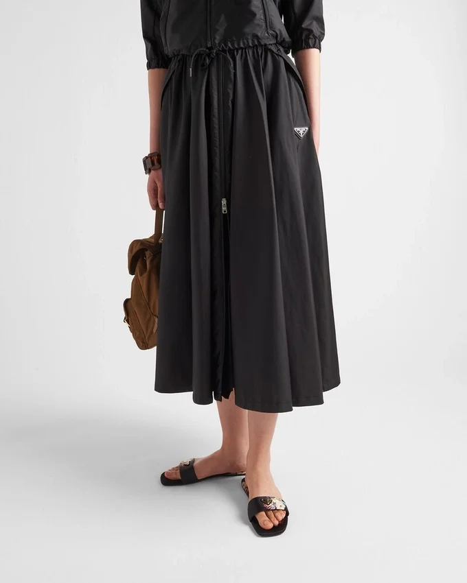 Široká sukně z materiálu Re-Nylon Široká sukně z materiálu Re-Nylon
