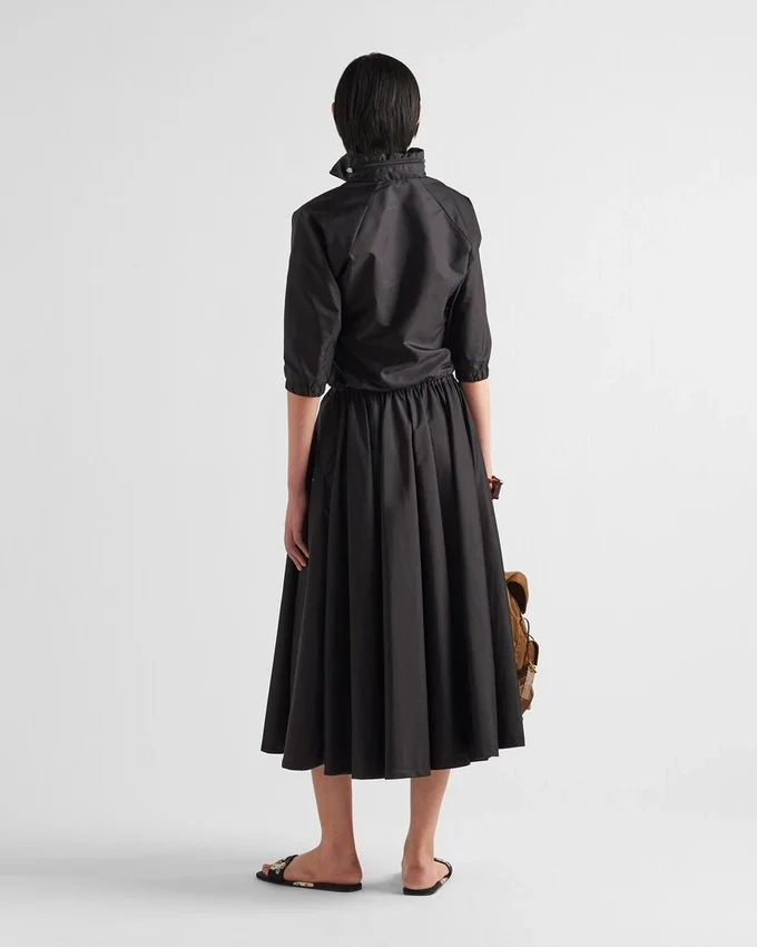Široká sukně z materiálu Re-Nylon Široká sukně z materiálu Re-Nylon