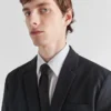 Jednořadý oblek z technického strečového materiálu Jednořadý oblek z technického strečového materiálu