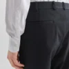 Jednořadý oblek z technického strečového materiálu Jednořadý oblek z technického strečového materiálu