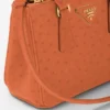 Kabelka Prada Galleria Mini z pštrosí kůže Kabelka Prada Galleria Mini z pštrosí kůže