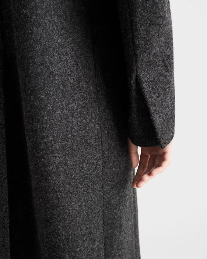 Kabát ze shetlandské vlny s ozdobnými knoflíky Kabát ze shetlandské vlny s ozdobnými knoflíky