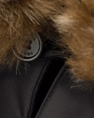 Kapuce z materiálu Re-Nylon a ovčí kůže