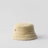 Klobouk typu bucket hat z ovčí kůže Klobouk typu bucket hat z ovčí kůže