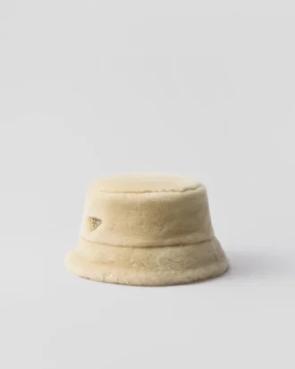 Klobouk typu bucket hat z ovčí kůže