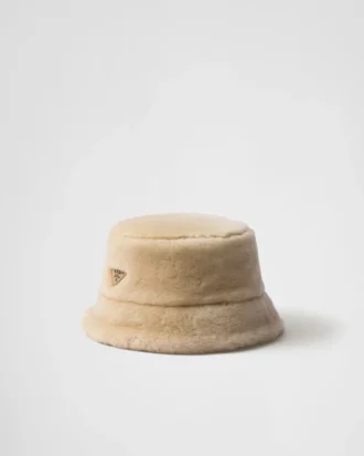 Klobouk typu bucket hat z ovčí kůže