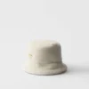 Klobouk typu bucket hat z ovčí kůže Klobouk typu bucket hat z ovčí kůže