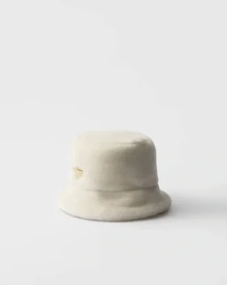Klobouk typu bucket hat z ovčí kůže