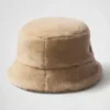 Klobouk typu bucket hat z ovčí kůže Klobouk typu bucket hat z ovčí kůže