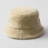 Klobouk typu bucket hat z ovčí kůže Klobouk typu bucket hat z ovčí kůže