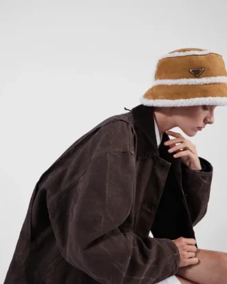 Klobouk typu bucket hat ze semišové ovčí kůže