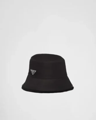 Klobouk typu bucket z materiálu Re-Nylon a ovčí kůže Klobouk typu bucket z materiálu Re-Nylon a ovčí kůže