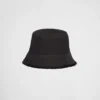 Klobouk typu bucket z materiálu Re-Nylon a ovčí kůže Klobouk typu bucket z materiálu Re-Nylon a ovčí kůže
