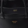 Kožená kabelka Prada Buckle s dvojitým páskem Kožená kabelka Prada Buckle s dvojitým páskem