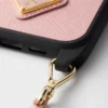 Kožené pouzdro Saffiano pro iPhone 16 Pro Max s ramenním popruhem Kožené pouzdro Saffiano pro iPhone 16 Pro Max s ramenním popruhem