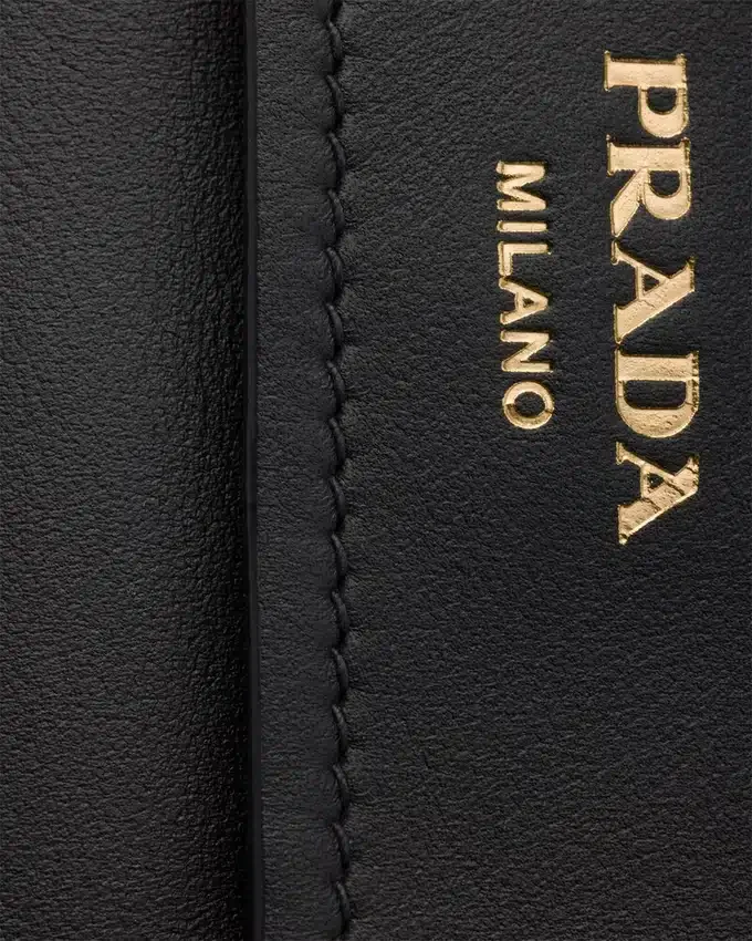 Kožená taška přes rameno Prada Carry Medium Kožená taška přes rameno Prada Carry Medium