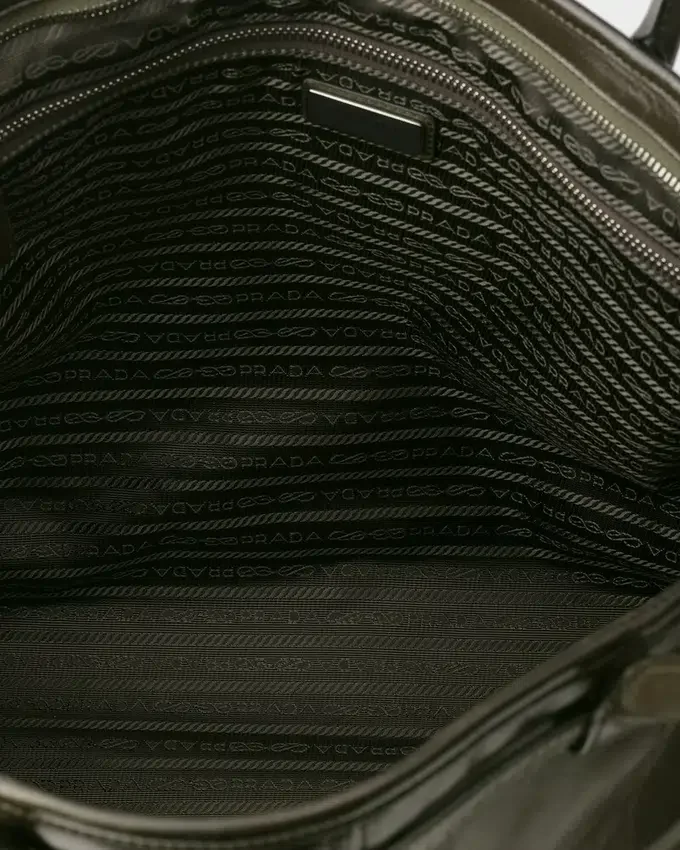 Kožená taška Prada Bonnie v antickém stylu Kožená taška Prada Bonnie v antickém stylu