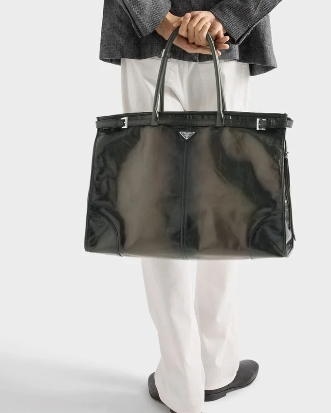 Kožená taška Prada Bonnie v antickém stylu Kožená taška Prada Bonnie v antickém stylu