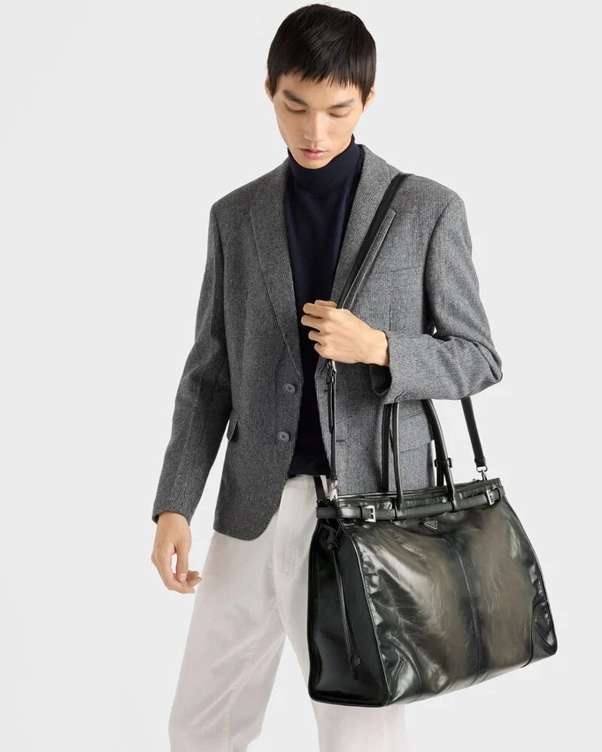 Kožená taška Prada Bonnie v antickém stylu Kožená taška Prada Bonnie v antickém stylu