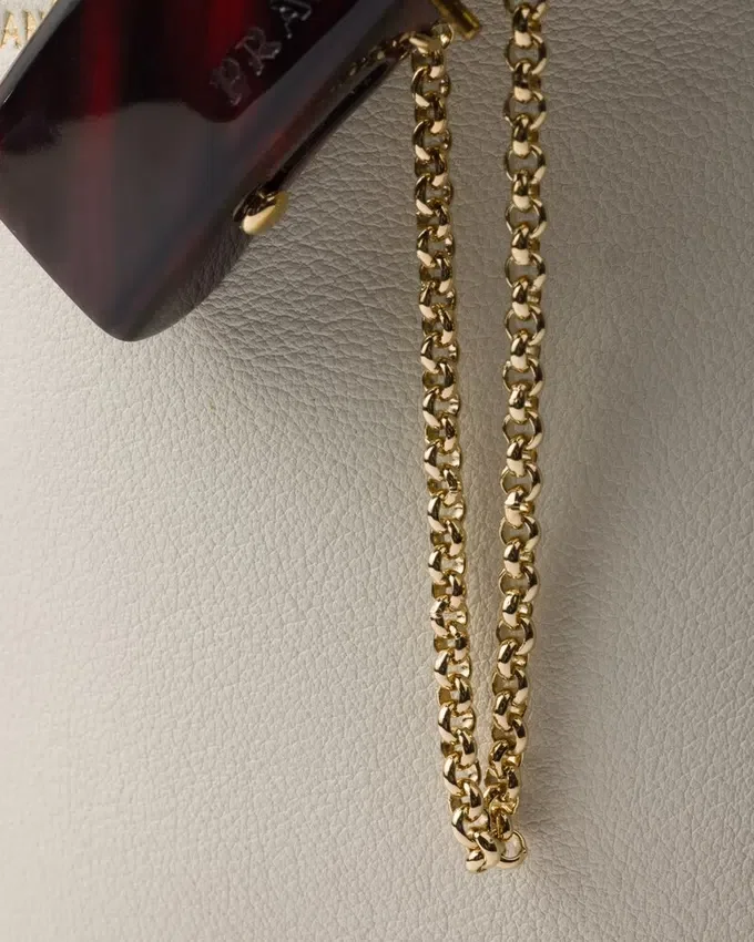 Kožená taška Prada Buckle s ozdobným páskem Kožená taška Prada Buckle s ozdobným páskem