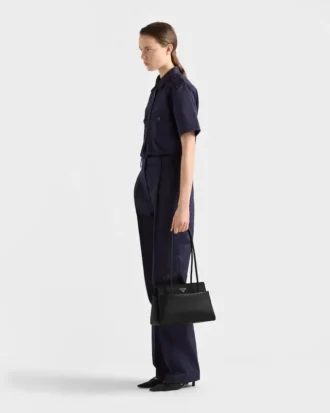 Kožená taška Prada Passage Medium s klopou z materiálu Re-Nylon