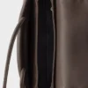 Kožená taška Prada Passage Medium s klopou z materiálu Re-Nylon Kožená taška Prada Passage Medium s klopou z materiálu Re-Nylon
