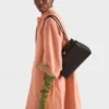 Kožená taška Prada Passage Medium s klopou z materiálu Re-Nylon Kožená taška Prada Passage Medium s klopou z materiálu Re-Nylon
