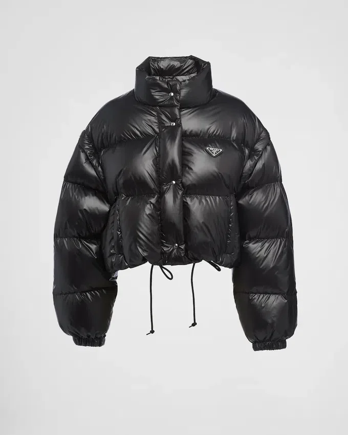 Krátká konvertibilní péřová bunda z materiálu Re-Nylon Krátká konvertibilní péřová bunda z materiálu Re-Nylon