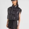 Krátká konvertibilní péřová bunda z materiálu Re-Nylon Krátká konvertibilní péřová bunda z materiálu Re-Nylon