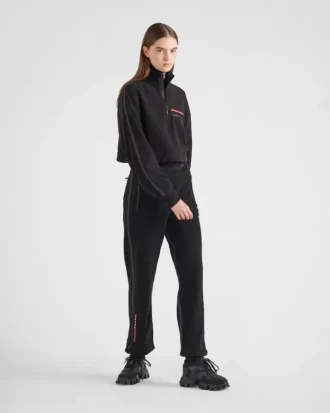 Krátká mikina z recyklovaného technického fleece