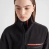 Krátká mikina z recyklovaného technického fleece Krátká mikina z recyklovaného technického fleece