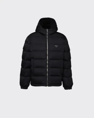 Krátká péřová bunda z materiálu Re-Nylon Krátká péřová bunda z materiálu Re-Nylon