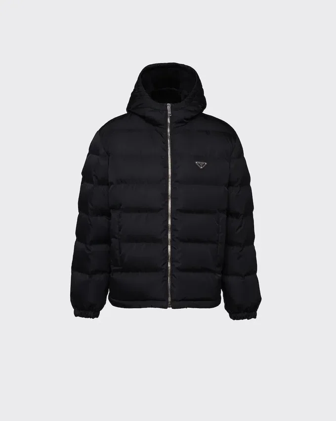 Krátká péřová bunda z materiálu Re-Nylon Krátká péřová bunda z materiálu Re-Nylon
