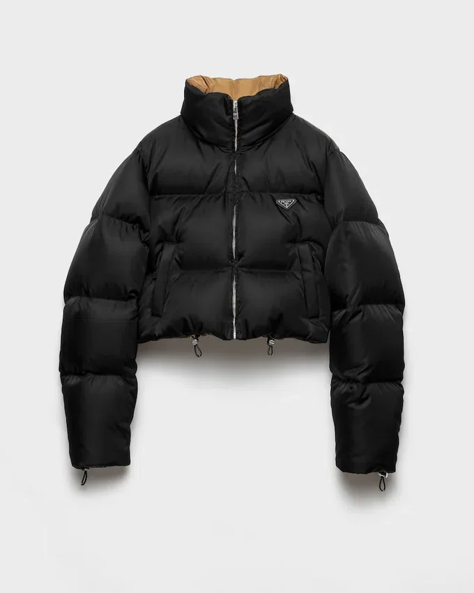 Krátká péřová bunda z materiálu Re-Nylon Krátká péřová bunda z materiálu Re-Nylon