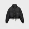Krátká péřová bunda z materiálu Re-Nylon Krátká péřová bunda z materiálu Re-Nylon