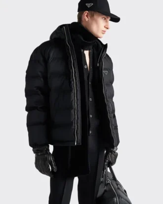 Krátká péřová bunda z materiálu Re-Nylon Krátká péřová bunda z materiálu Re-Nylon