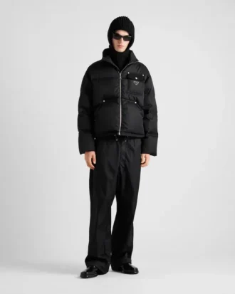 Krátká péřová bunda z materiálu Re-Nylon