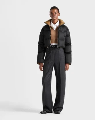 Krátká péřová bunda z materiálu Re-Nylon