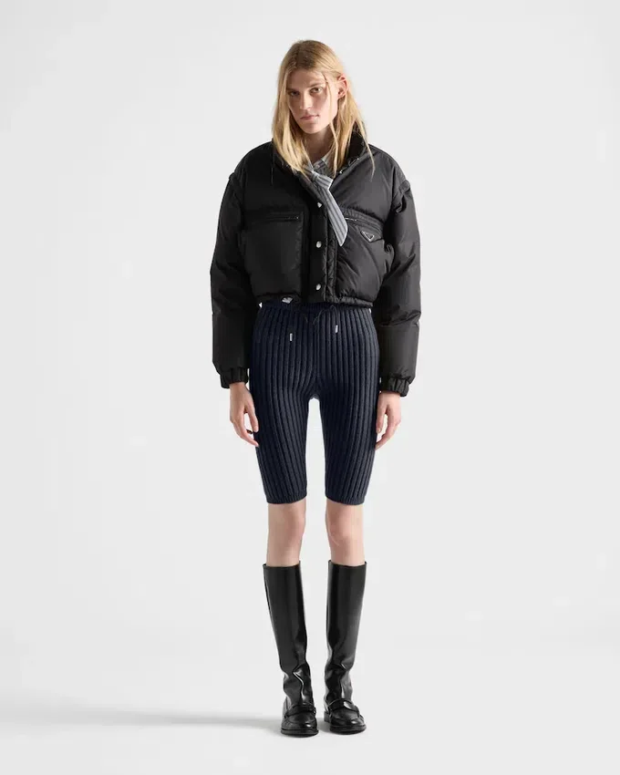 Krátká péřová bunda z materiálu Re-Nylon Krátká péřová bunda z materiálu Re-Nylon