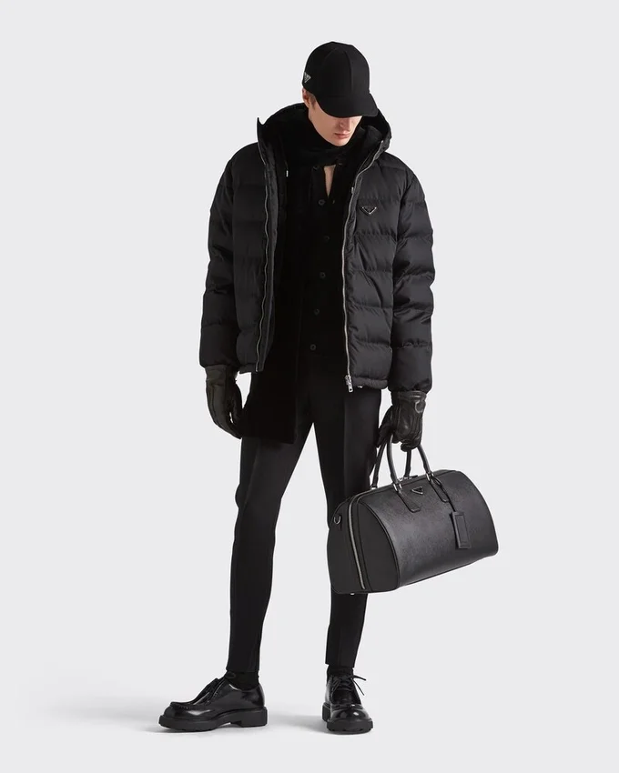 Krátká péřová bunda z materiálu Re-Nylon Krátká péřová bunda z materiálu Re-Nylon