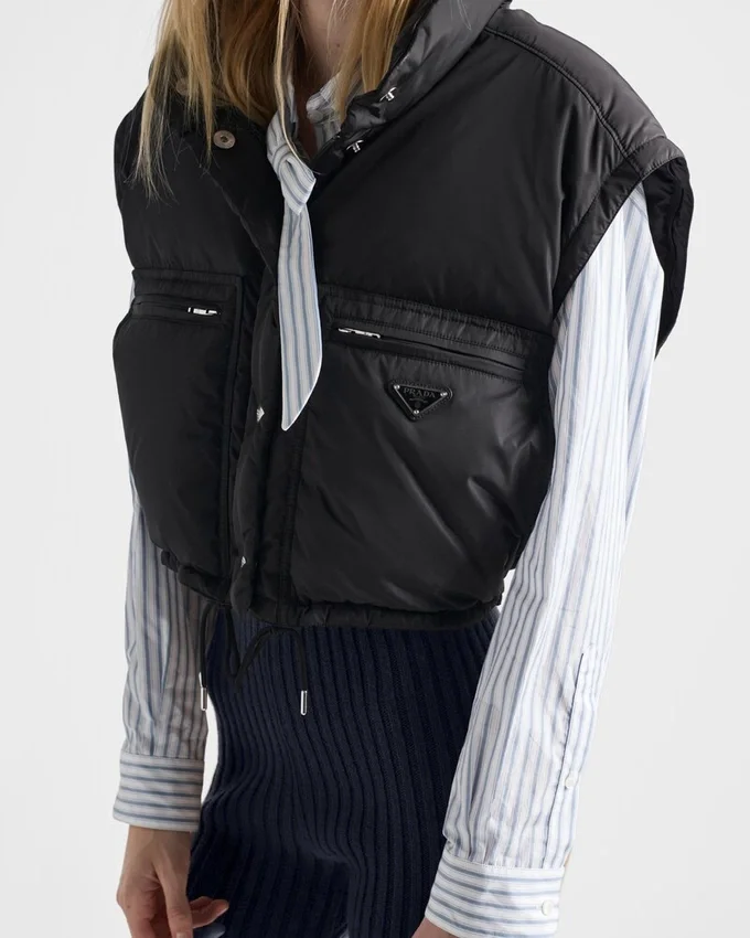 Krátká péřová bunda z materiálu Re-Nylon Krátká péřová bunda z materiálu Re-Nylon