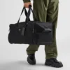 Kufr z materiálu Re-Nylon a kůže Saffiano Kufr z materiálu Re-Nylon a kůže Saffiano