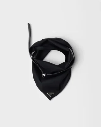Šála z materiálu Re-Nylon a kůže